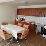 Mediterran Apartmanhaz アパート